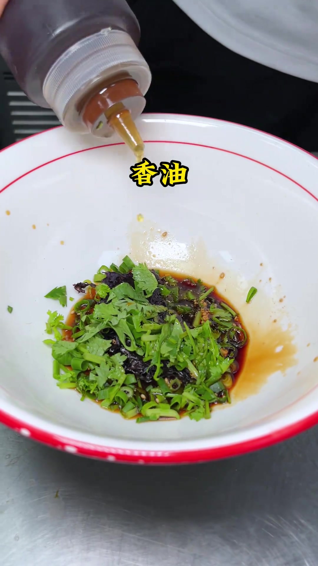分享酸汤水饺好吃秘诀:酸汤制作方法
