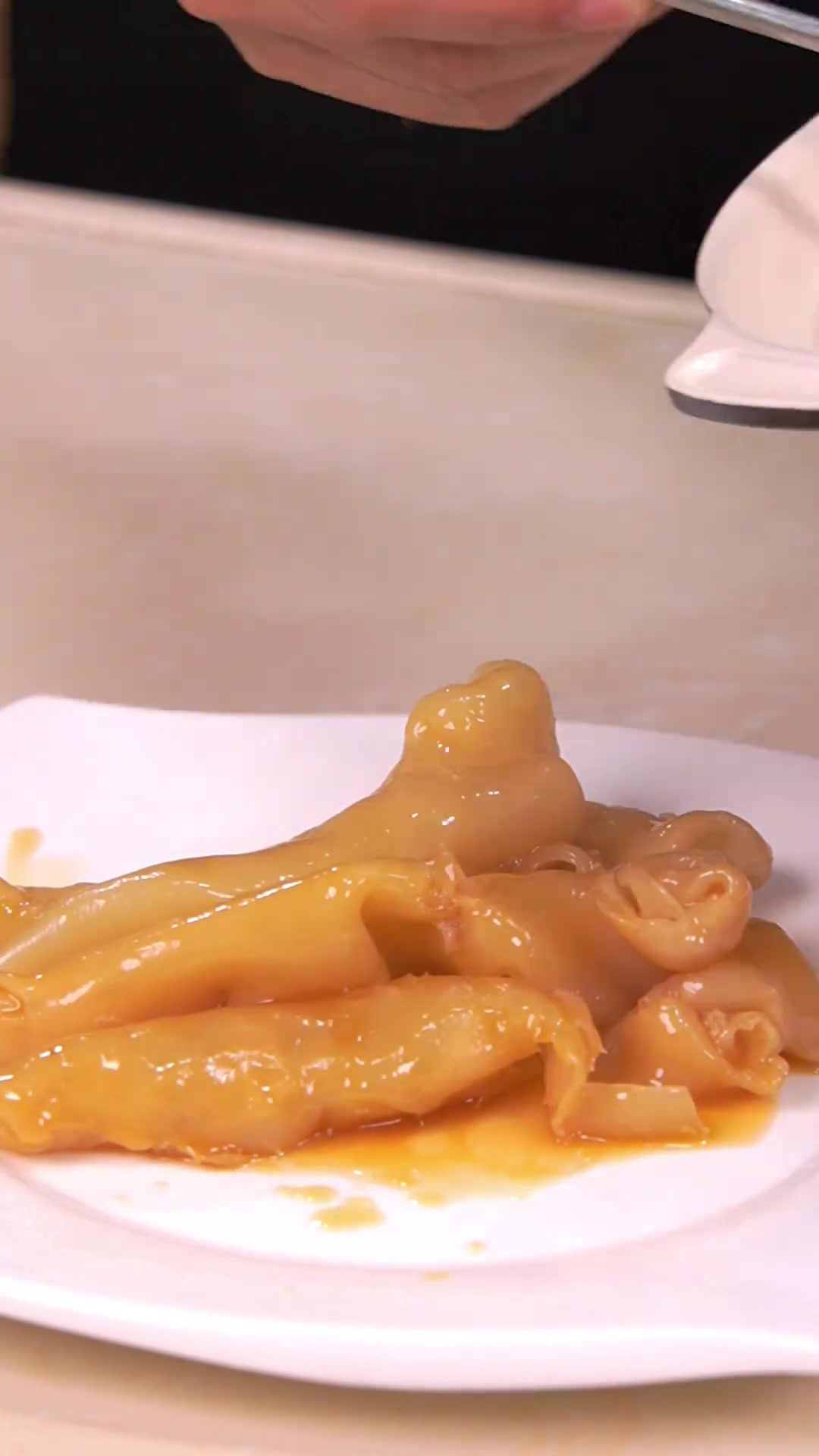 三两鲍汁焗花胶,香气足且相当够味!