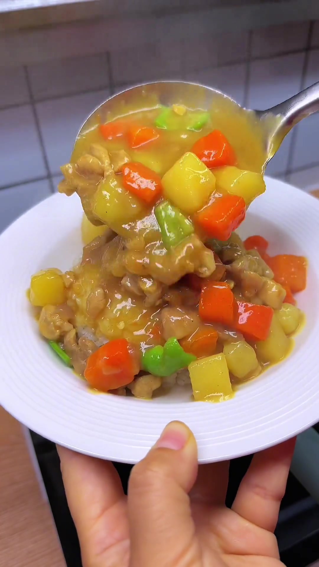 孩子点名要吃的咖喱鸡肉饭，做法简单味道鲜