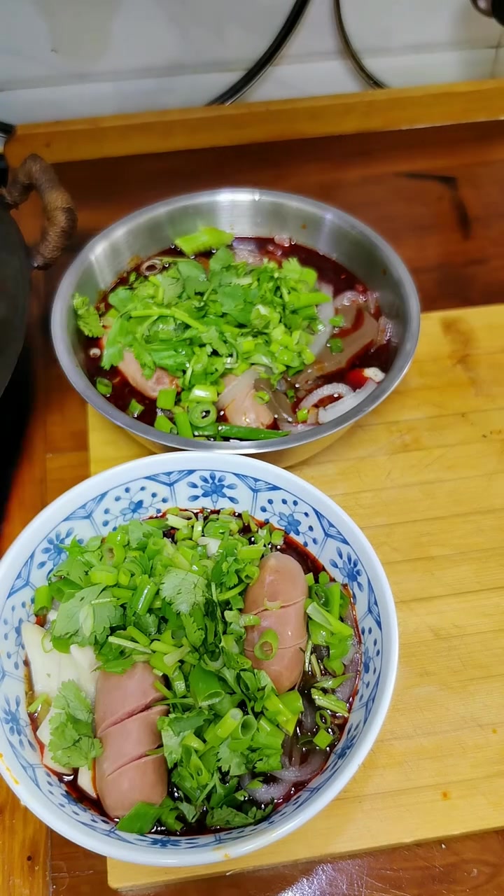 爱吃辣的注意啦,剁椒酱少做点,拌面炒菜超棒