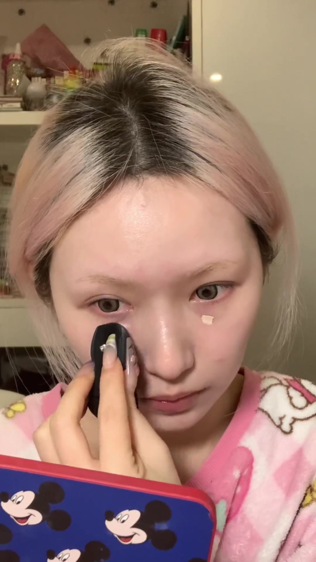 遮瑕测评挑战鲶鱼精痘痘,彩糖玉石盘妆容超嫩