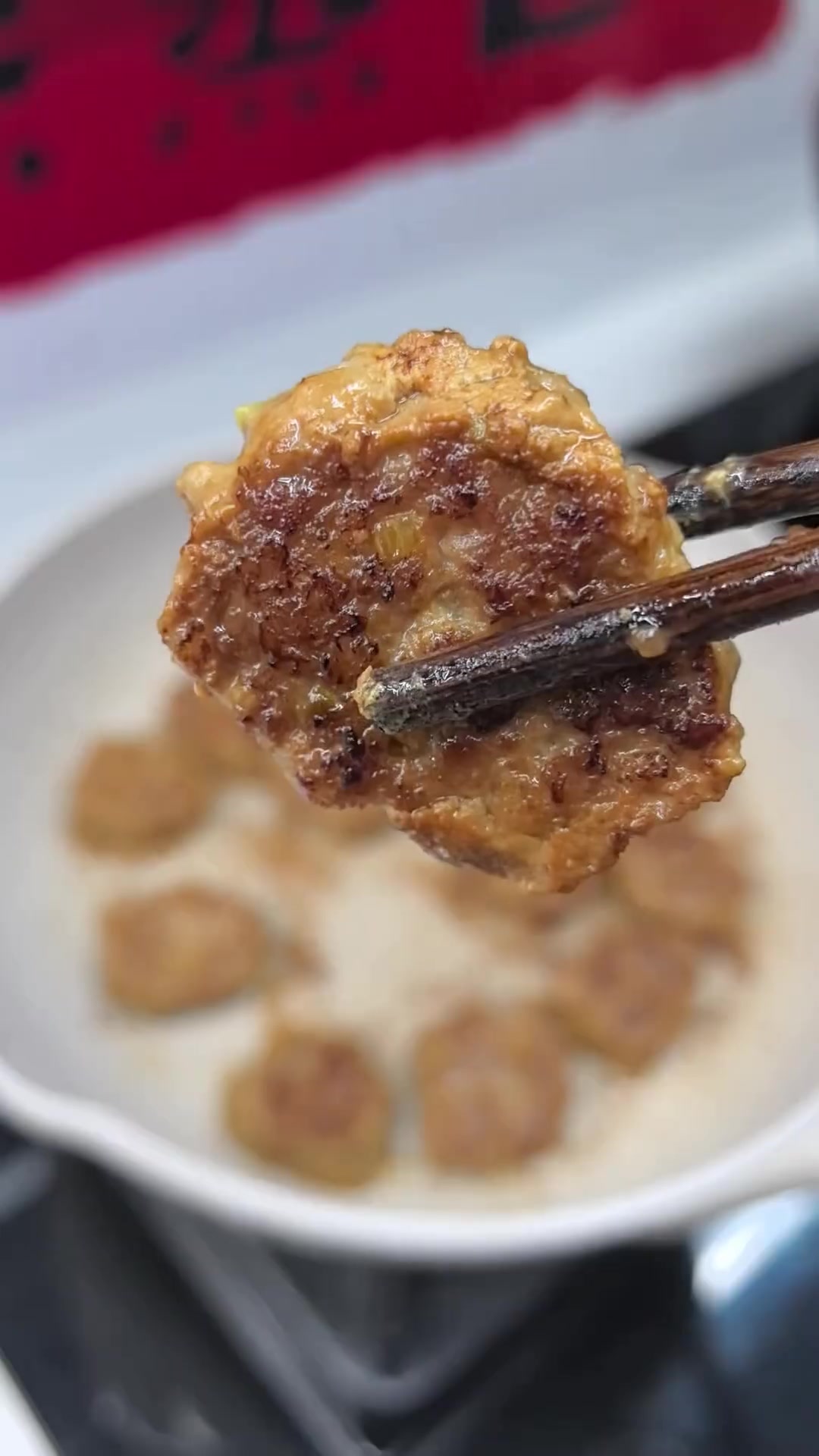 天津传统家常菜煎丸子烩白菜,能多炫一碗饭!