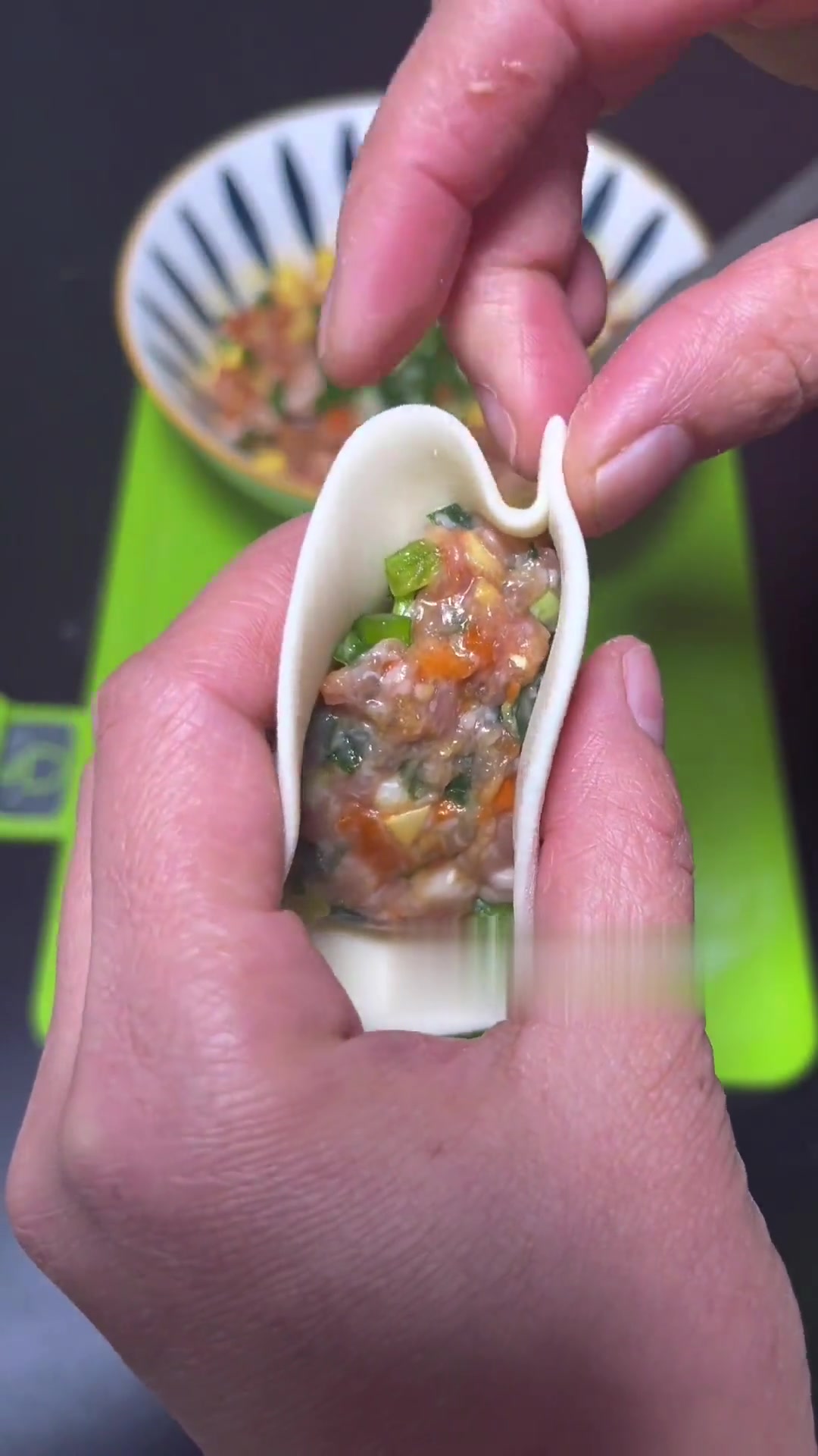 柳叶饺子的包法