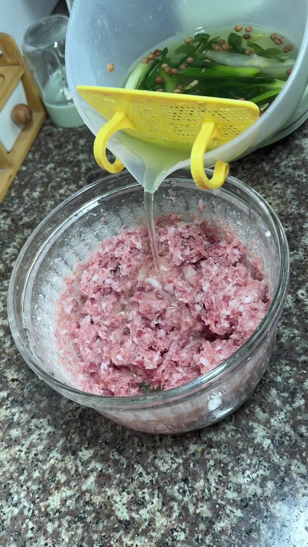 做了猪肉大葱馅的翡翠饺子,好看又好吃