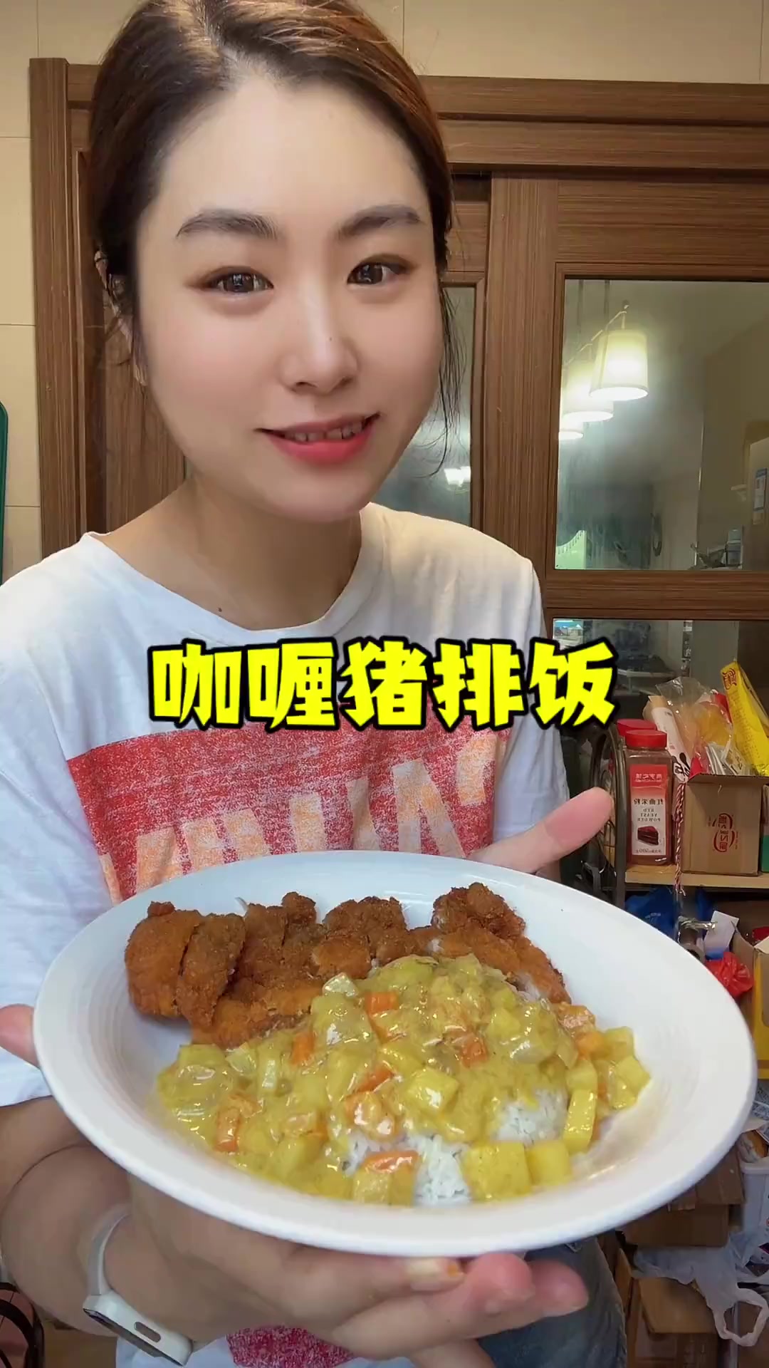 今日给孩子做咖喱猪排饭,香脆猪排配咖喱超爽