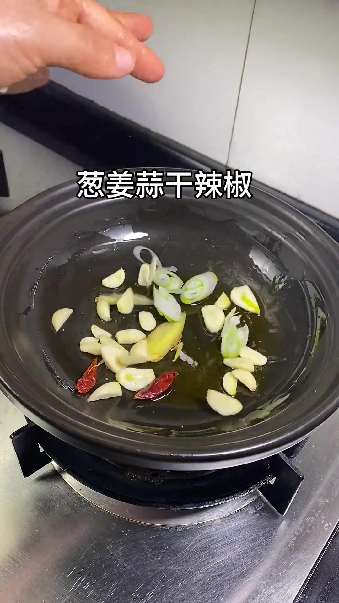 天冷时菜这样烧,吃着热腾腾