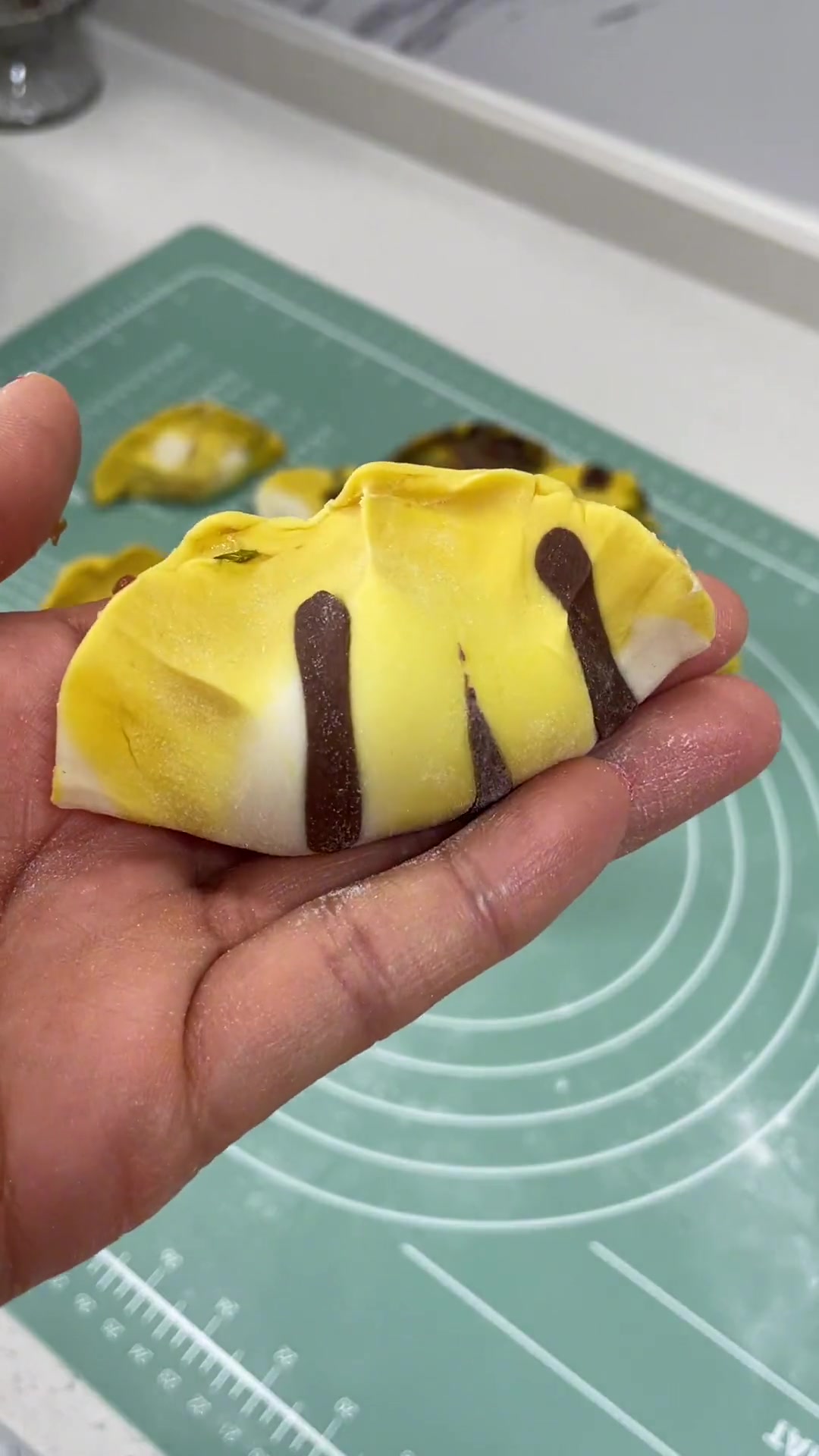 分享两个虎皮饺子皮制作方法,供大家参考