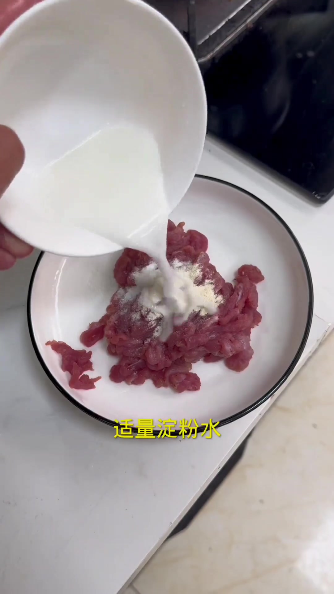 今天来跟大家分享家常皮蛋瘦肉粥的做法