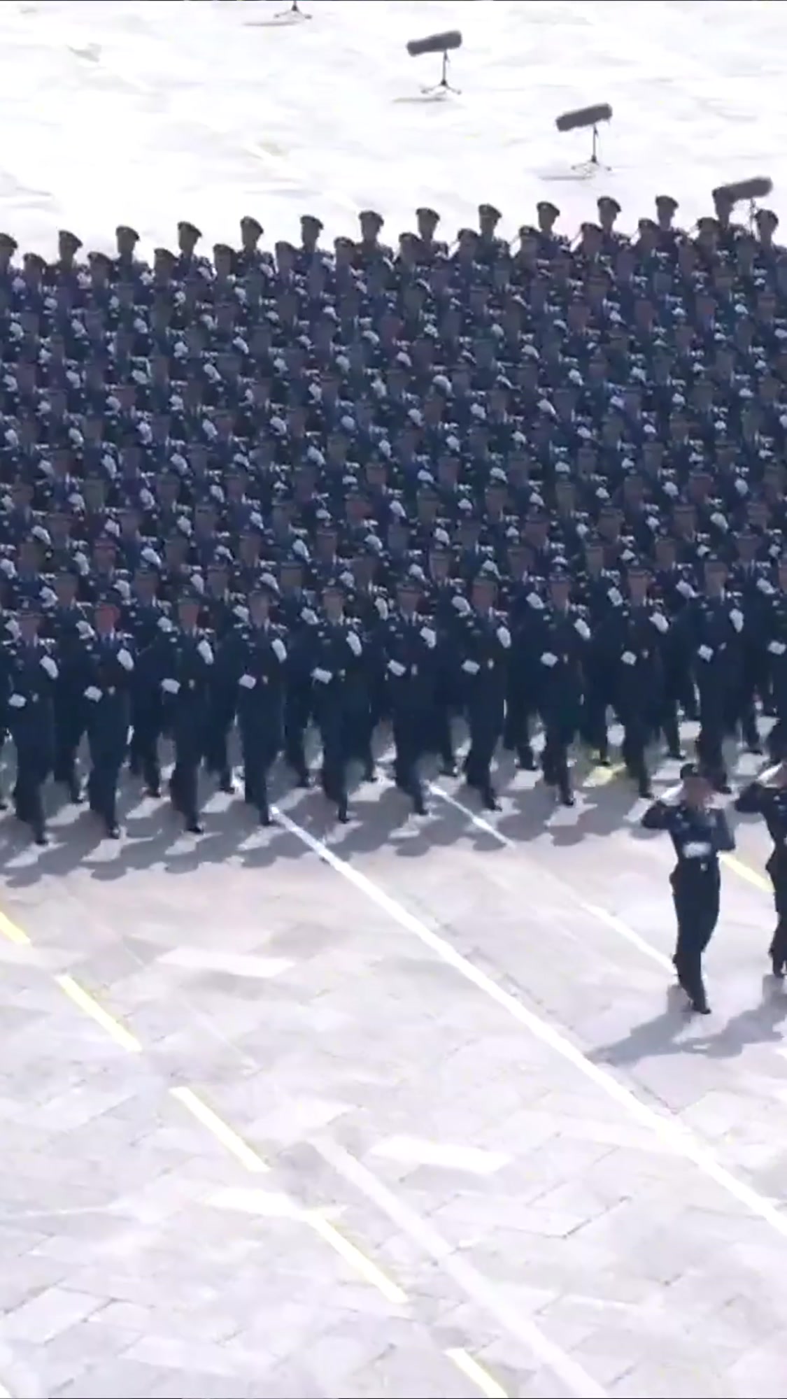 “通过我们的表情，我们的眼神，整齐的步伐，让别人看到，中国军人像我们革命先烈一样，不怕死，