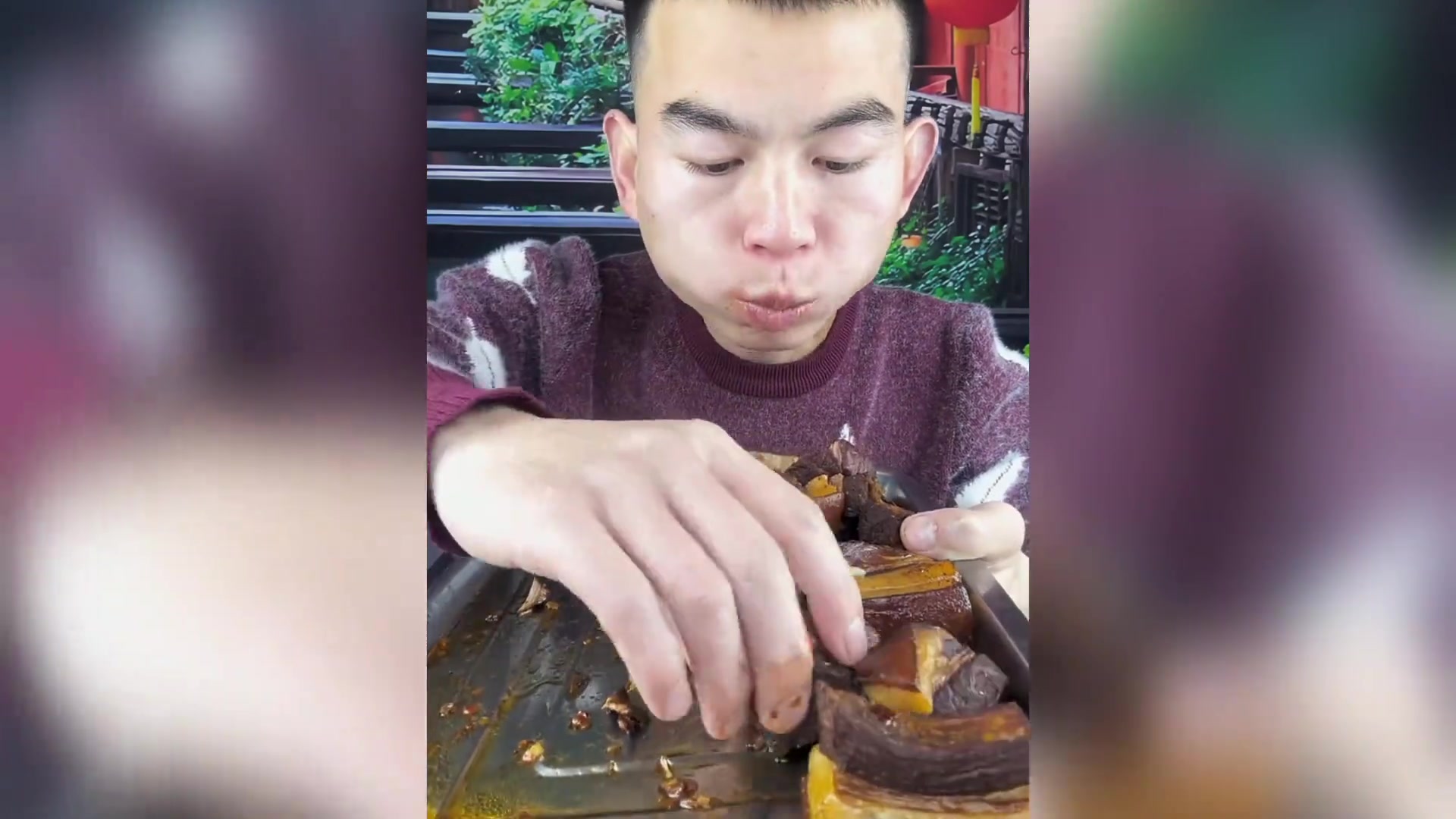 吃播就服图图，三分钟吃完三斤大肥肉！太猛了