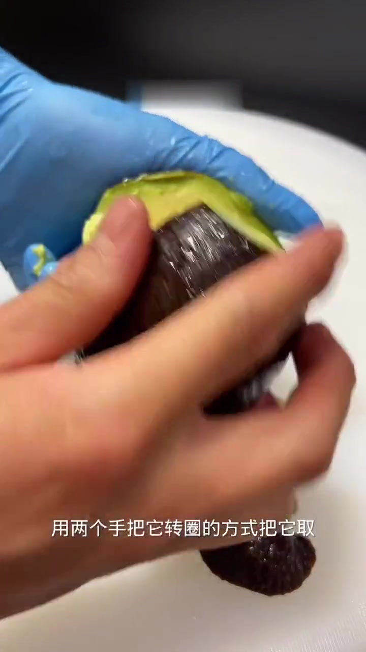 牛油果与三文鱼结合会成啥美食？分享牛油果三文鱼卷