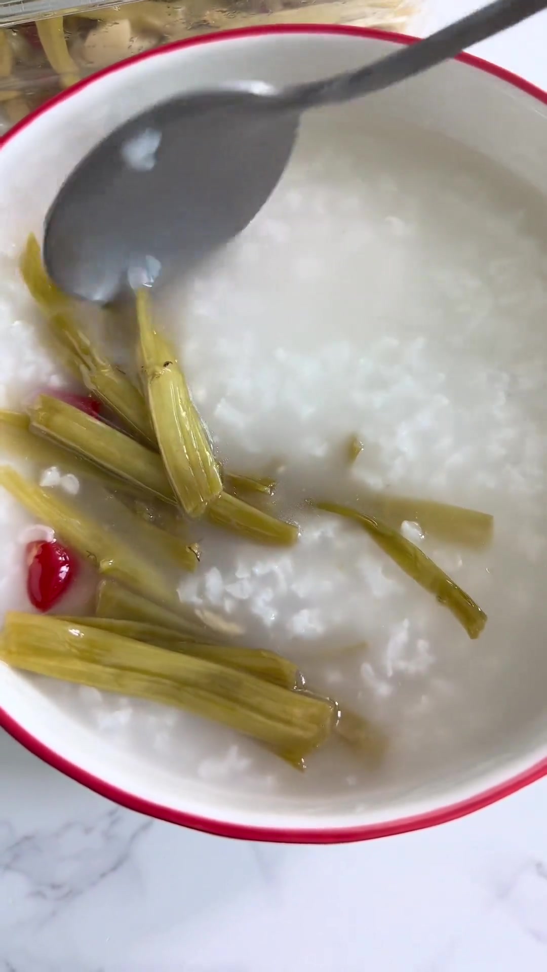 广西人从小吃到大的空心菜梗,酸辣配白粥超好吃!