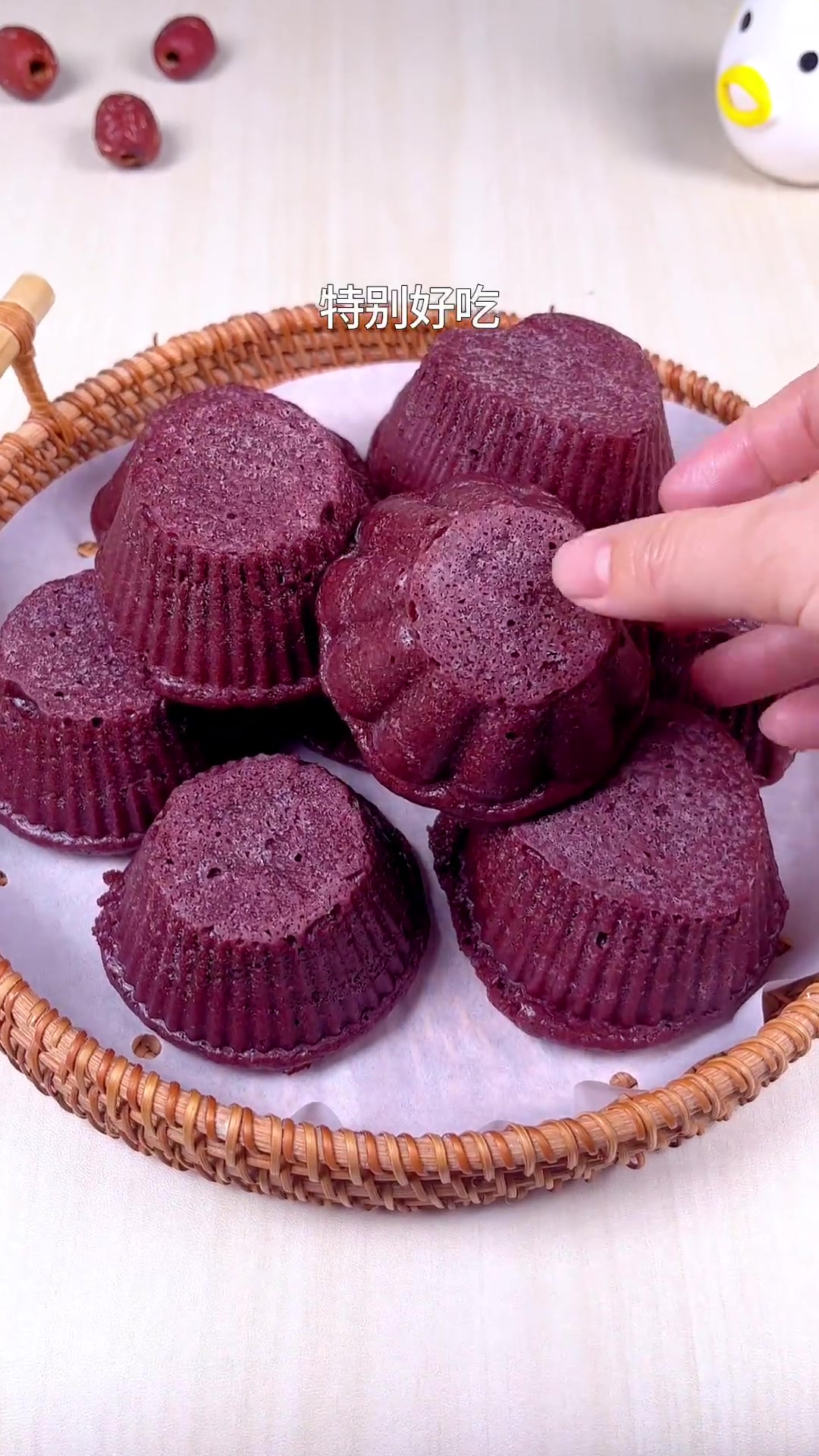 免揉面不加水，清甜软糯的紫米发糕超好吃