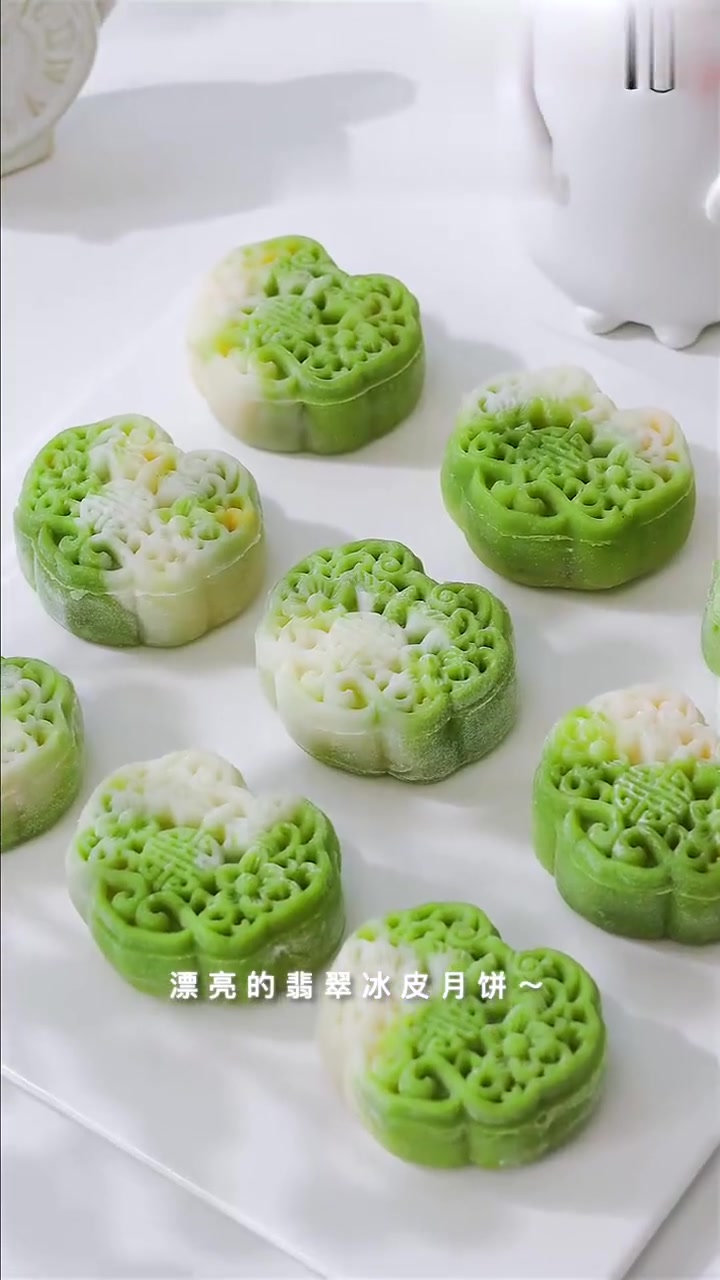 月饼季到，安排小高姐冰皮月饼，软糯好吃做法简