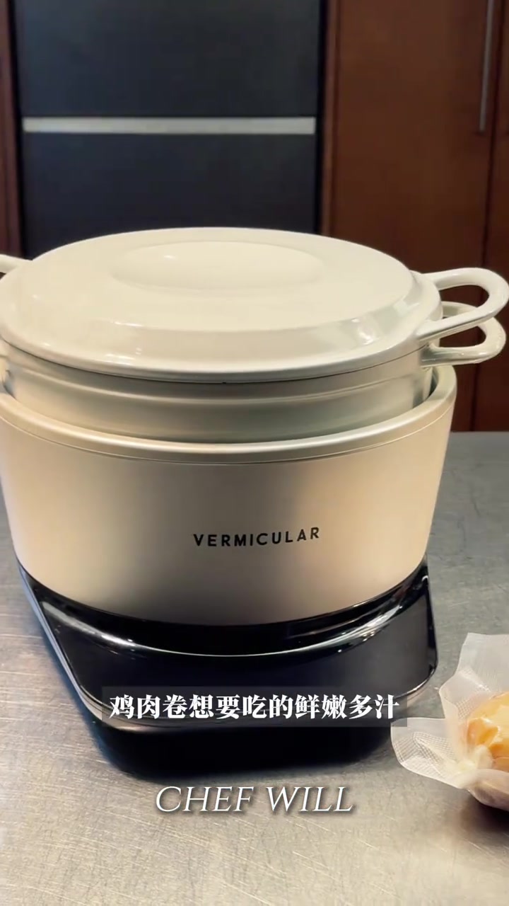 鸡肉就要这样吃！嫩出新高度！今天来带大家解锁我在回家吃饭做的同款菜！鸡肉卷经过低温慢煮变的