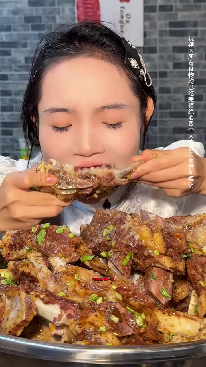 30斤牛大骨100盘牛肉大挑战，黑心老板最后居然抱拳求饶……