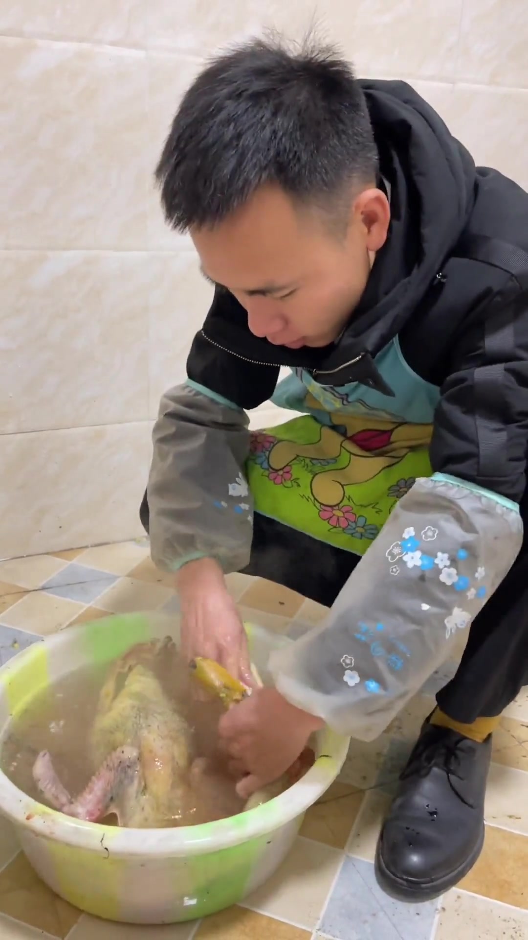 今晚搞牛瘪汤特色，鸭还有土鸡鱼等美味