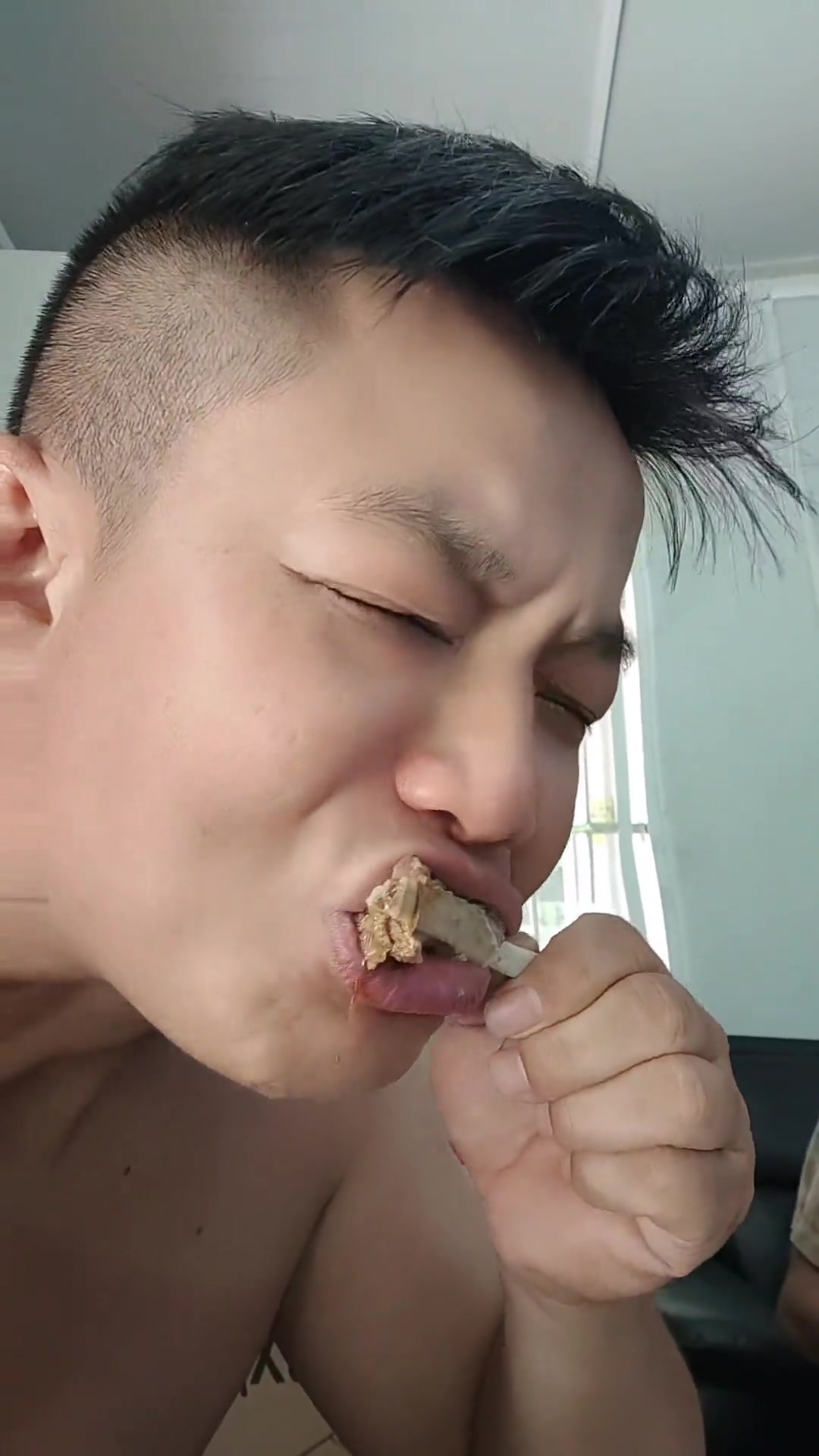 这么热的天,郭店长说要补一补,太补会想娘们