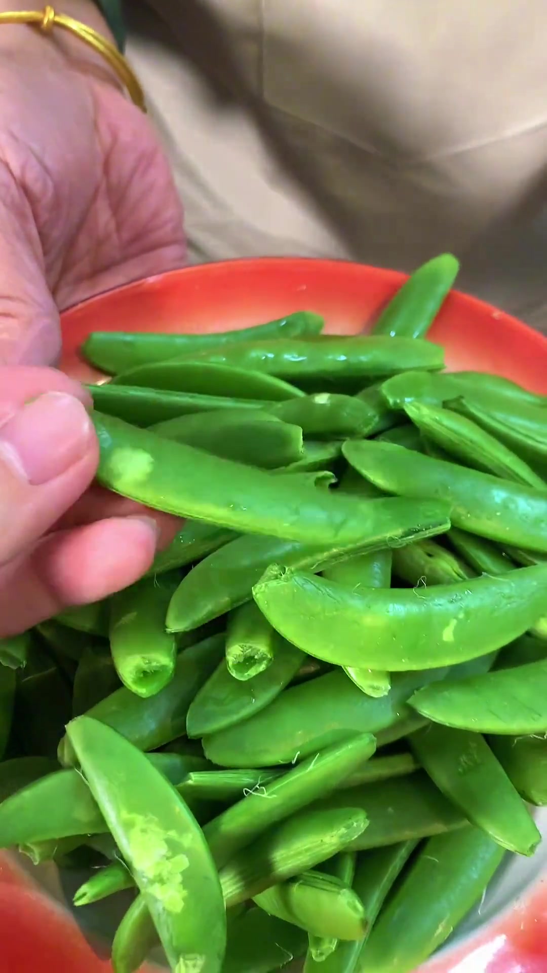 甜豆炒虾仁,一大盘轻松搞定