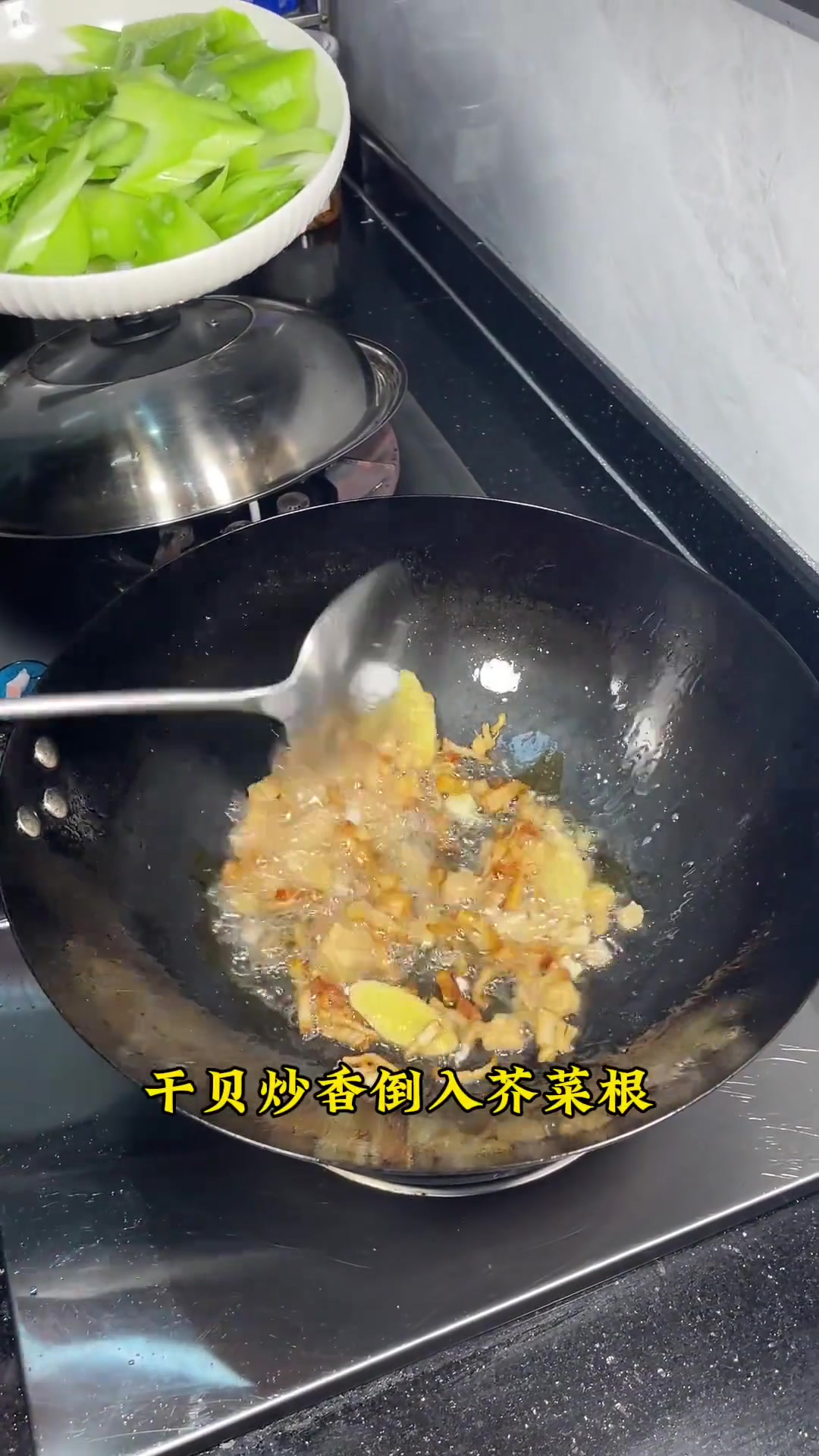 每年这个季节,家乡霜打芥菜炒起来超好吃