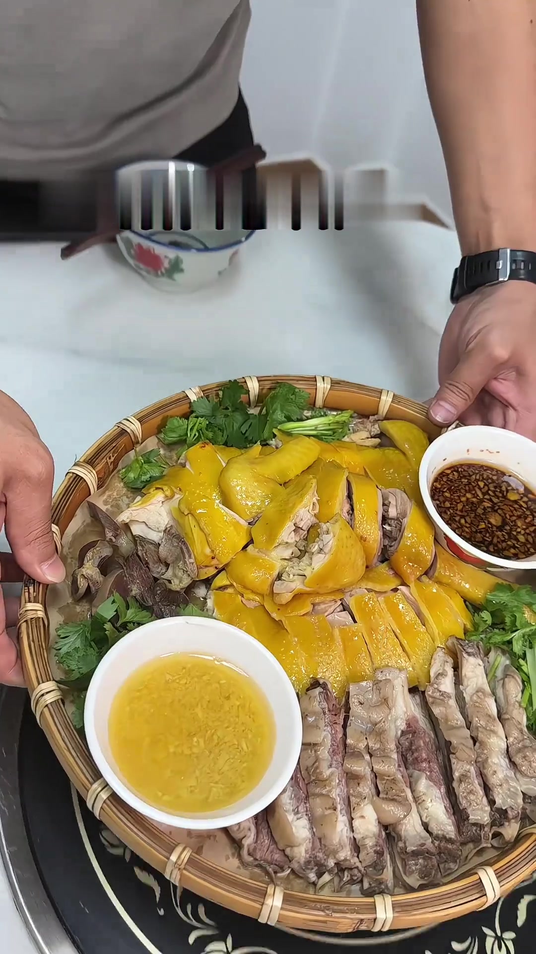 兄弟们，广东白切鸡遭专家批评，全进华复刻回应争议