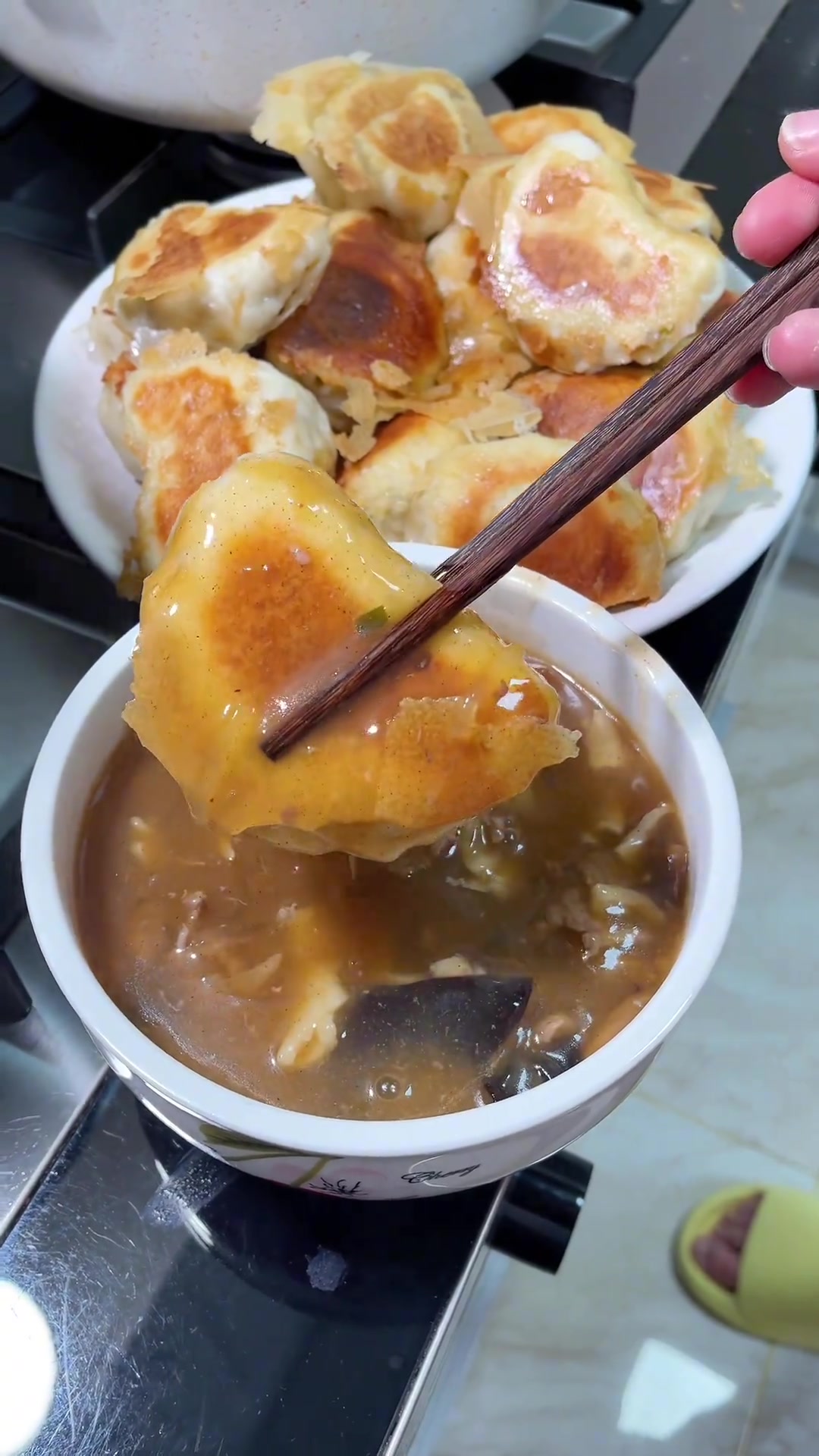 闺女做的清真胡辣汤,麻辣微辣配油条包子超香