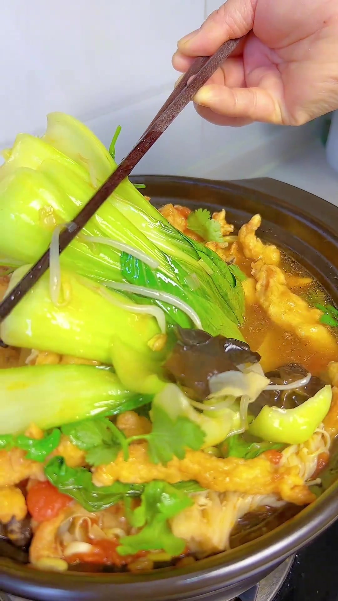 天冷给家人做酸汤小酥肉，暖心又暖胃！
