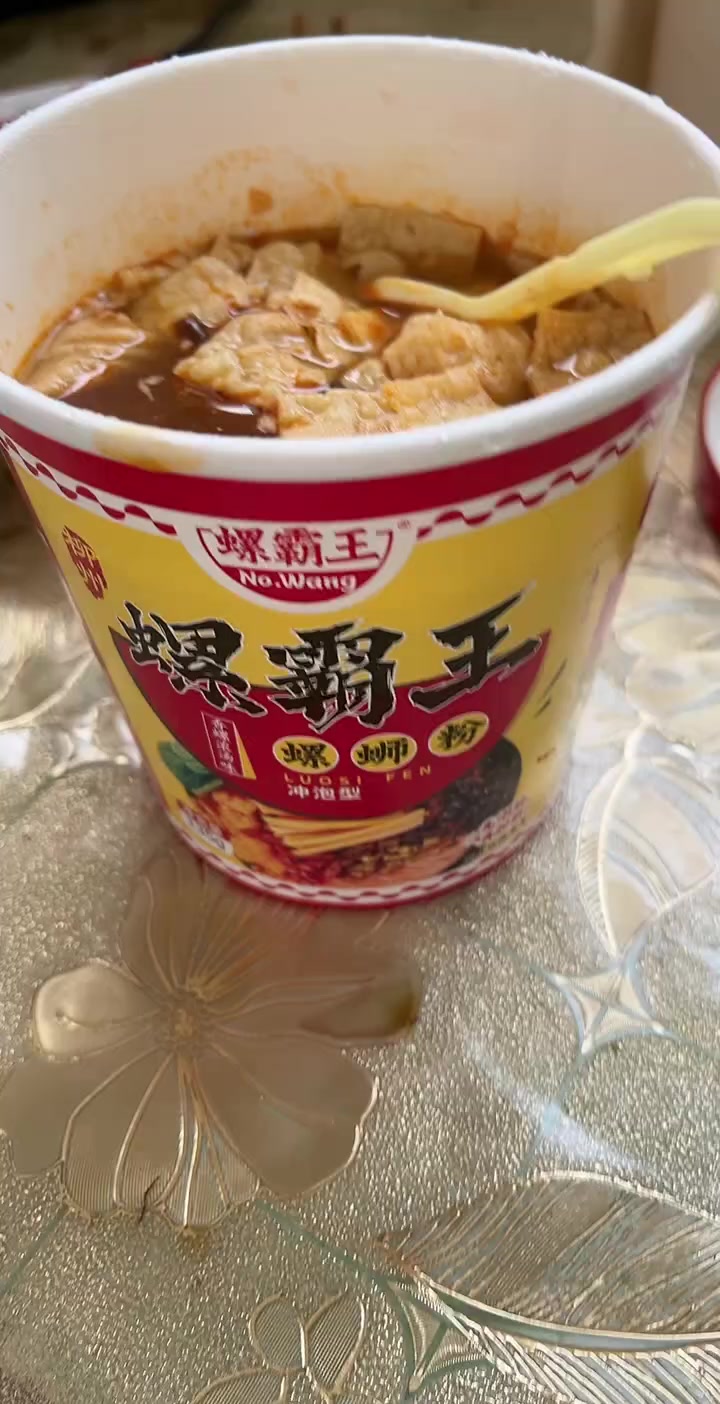 螺蛳粉配烤串超爽暑假和闺女宅家真快乐!