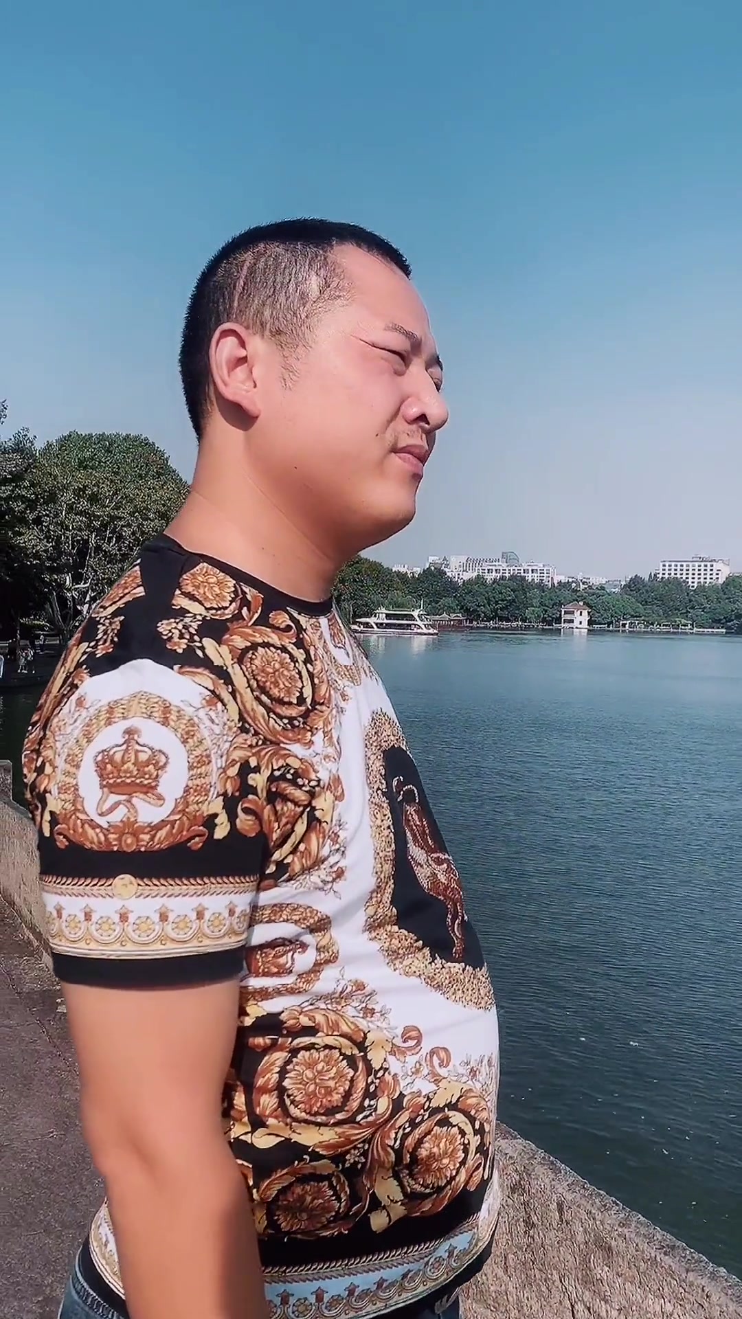 话不投机半句多，这碗鸡汤我干了，你随意