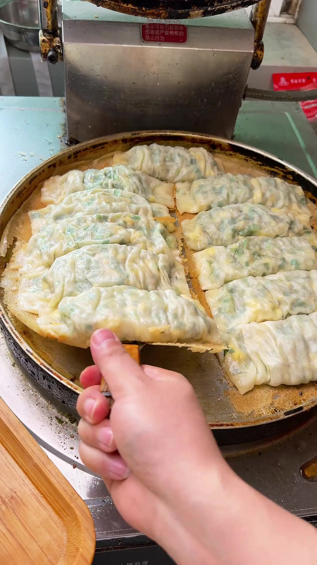 超简单!这样包菜卷,煎好装盘轻松搞定!
