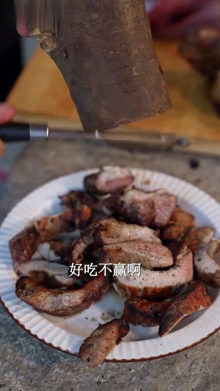 来云南不吃一顿正宗火烧肉,你就算白来了!