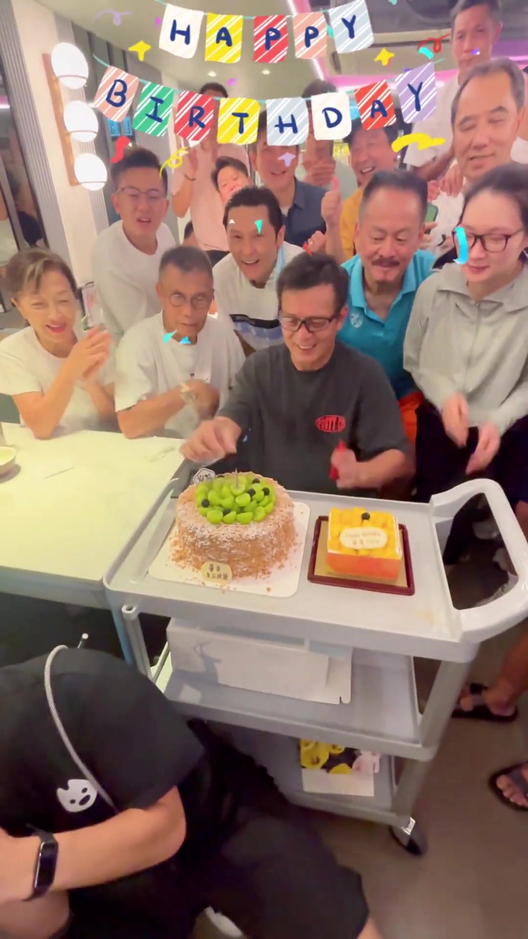 三位寿星公来袭!我们一起来庆生!祝校长华哥Michael生日快乐!