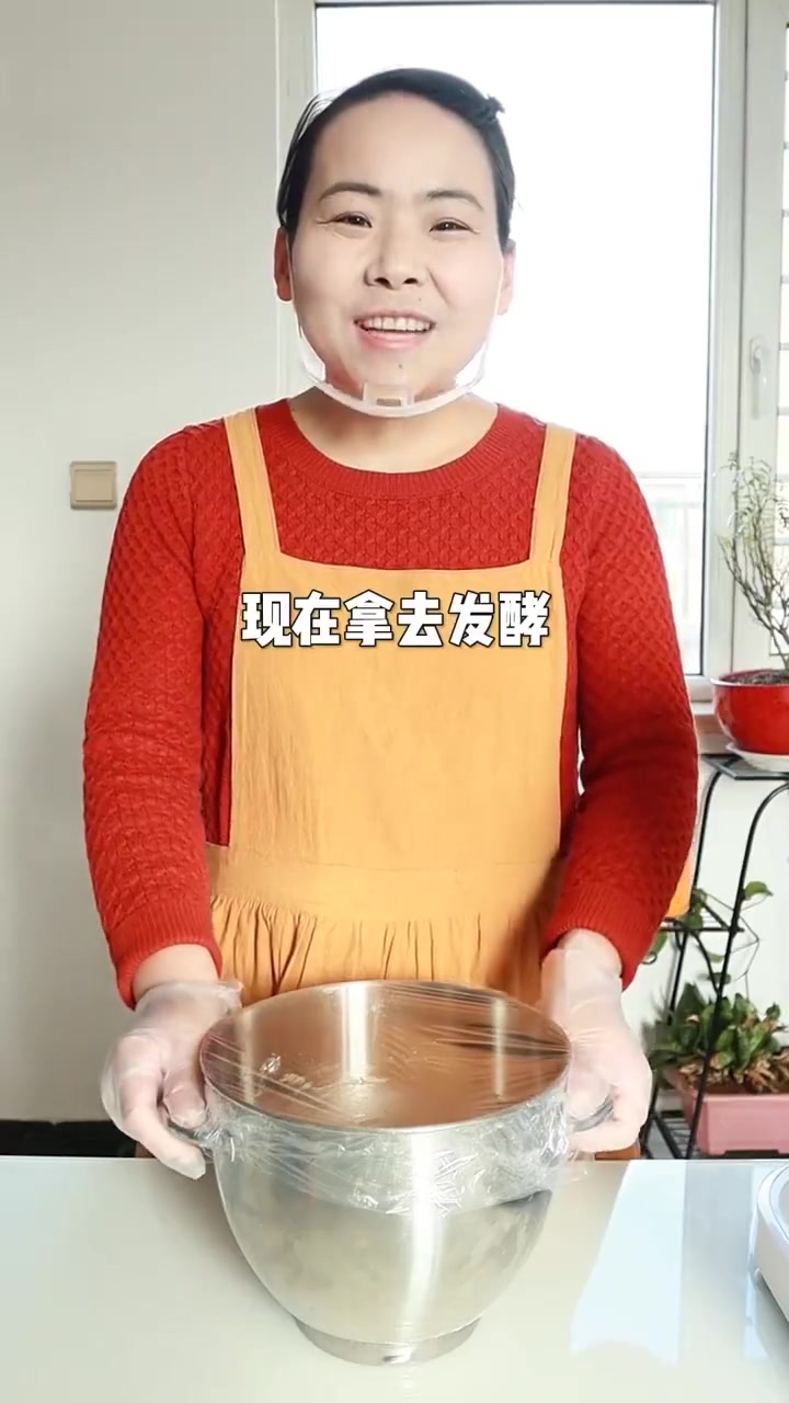 今日自制毛毛虫面包，喜欢的朋友可在家试试