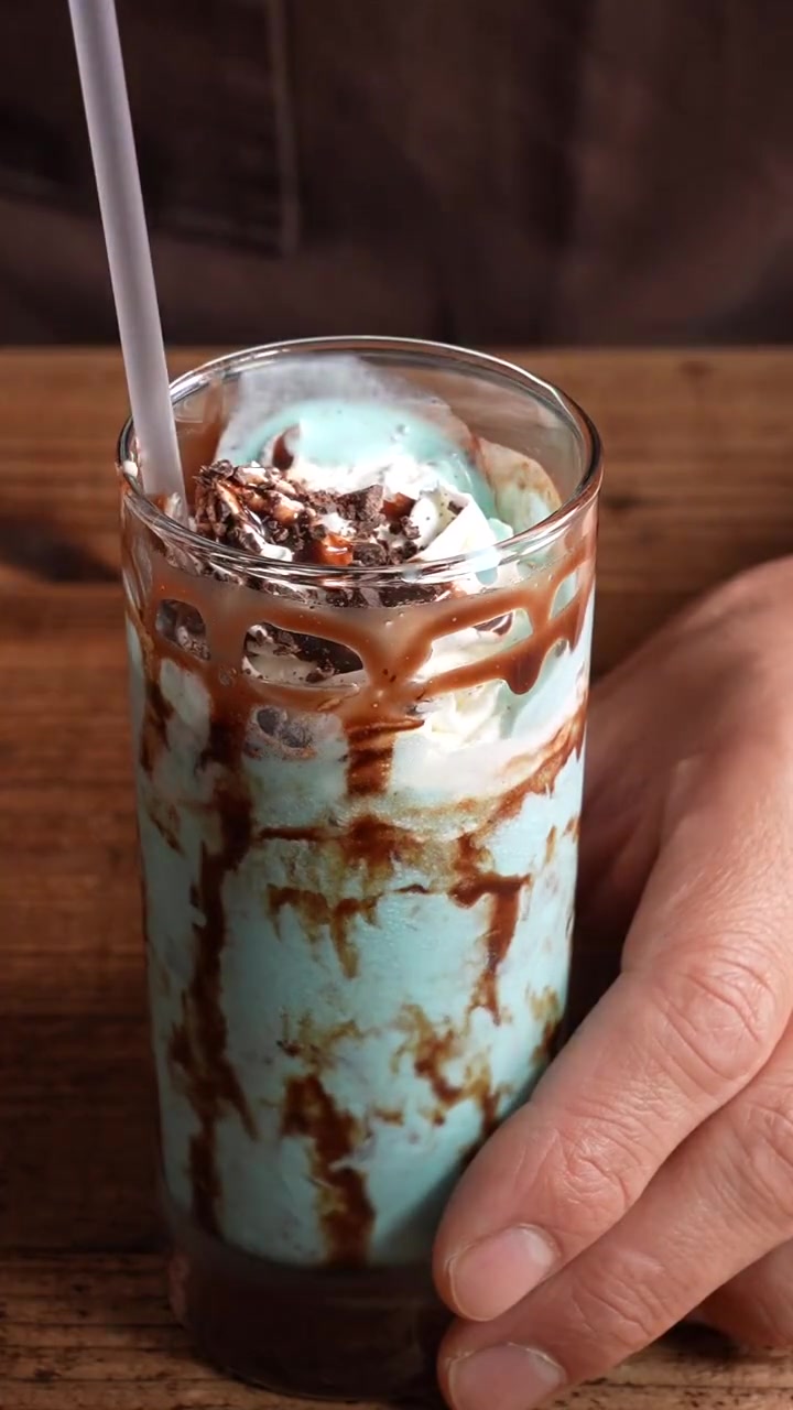 一起制作美味的薄荷巧克力奶昔吧～