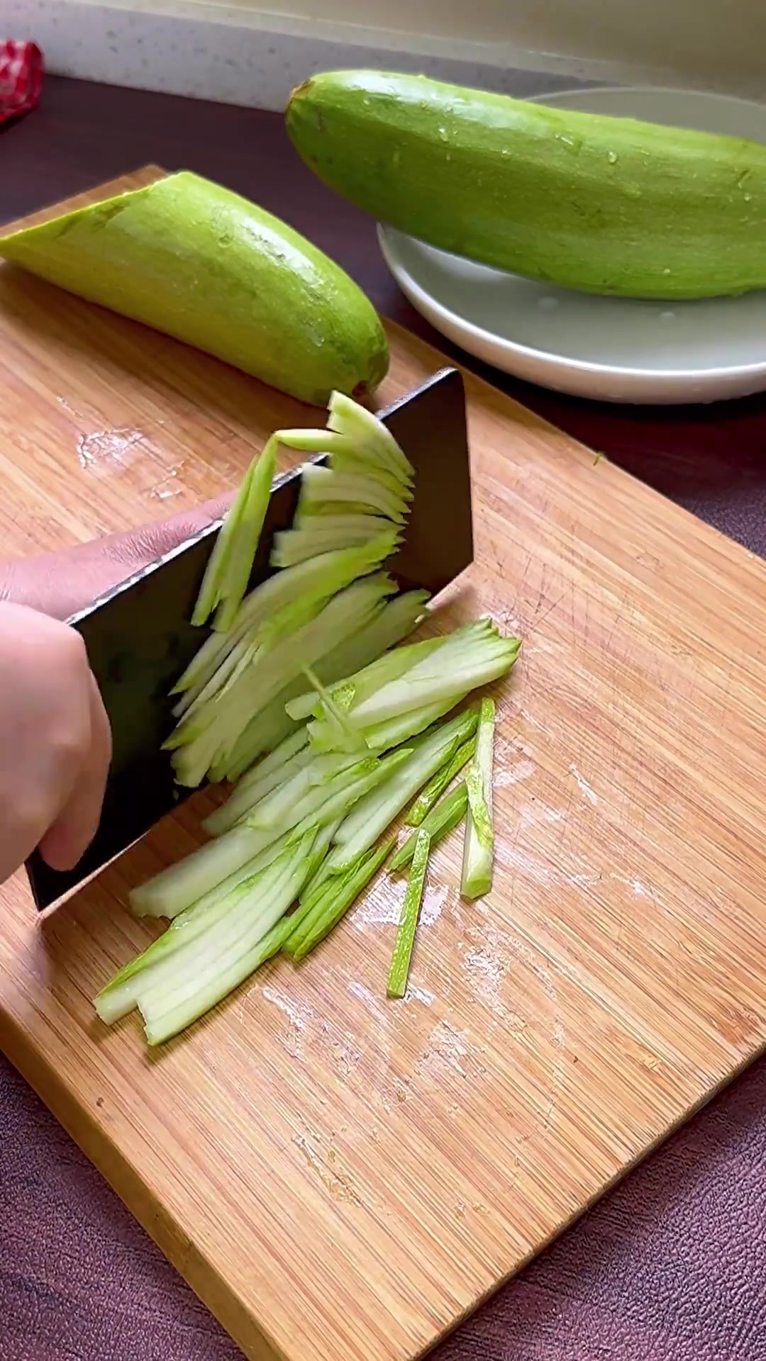 凉拌西葫芦、清脆爽口酸辣又开胃