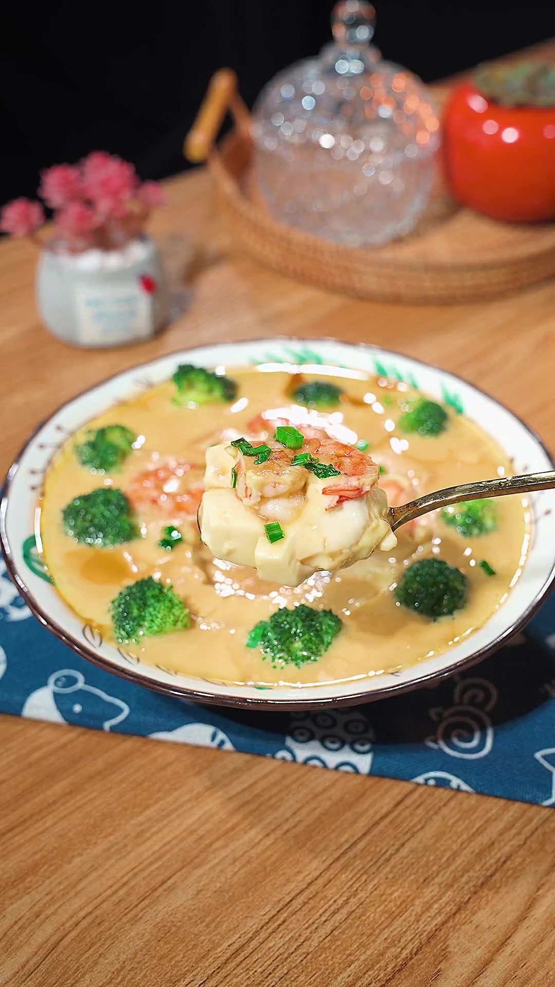 虾仁豆腐蒸蛋，我家小朋友最喜欢的蒸蛋做法，口感嫩滑、味道鲜美，老人小孩都适合