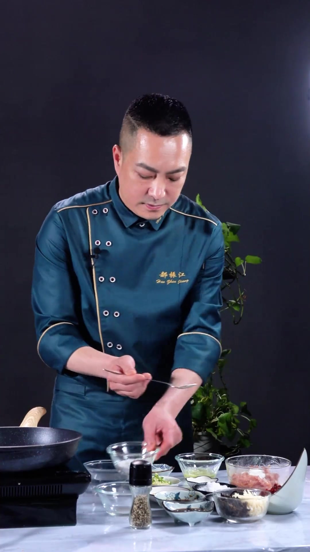 鱼香肉丝里为什么没有鱼?料汁调制比例一定看好,肉香滑嫩、好吃下饭!