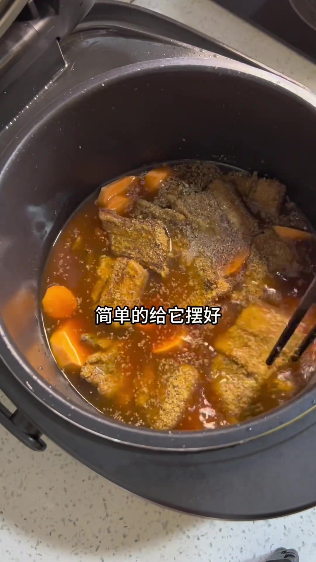 今日不想炒菜，渣肉芋头米同煮，焖饭超香！
