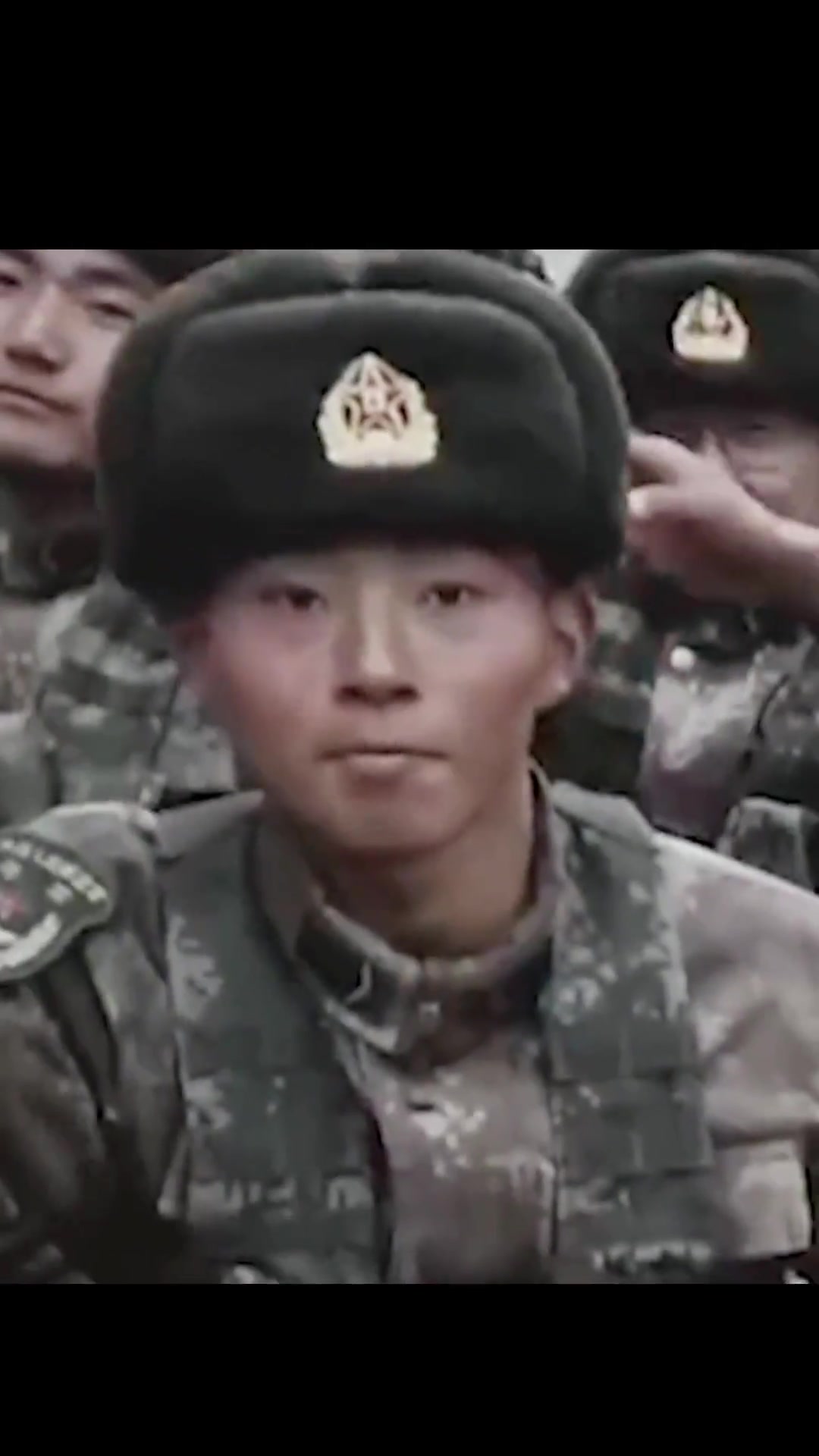 今天是戍边烈士陈祥榕22岁生日!姐姐陈巧钗提前把生日蛋糕、可乐、炸鸡送到烈士陵园!清澈的爱