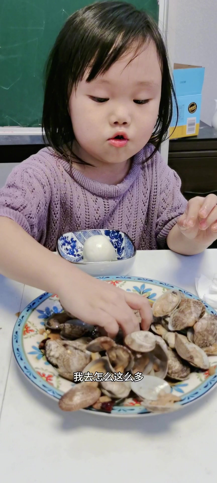 满满一大盘菜,吃的就剩一点点