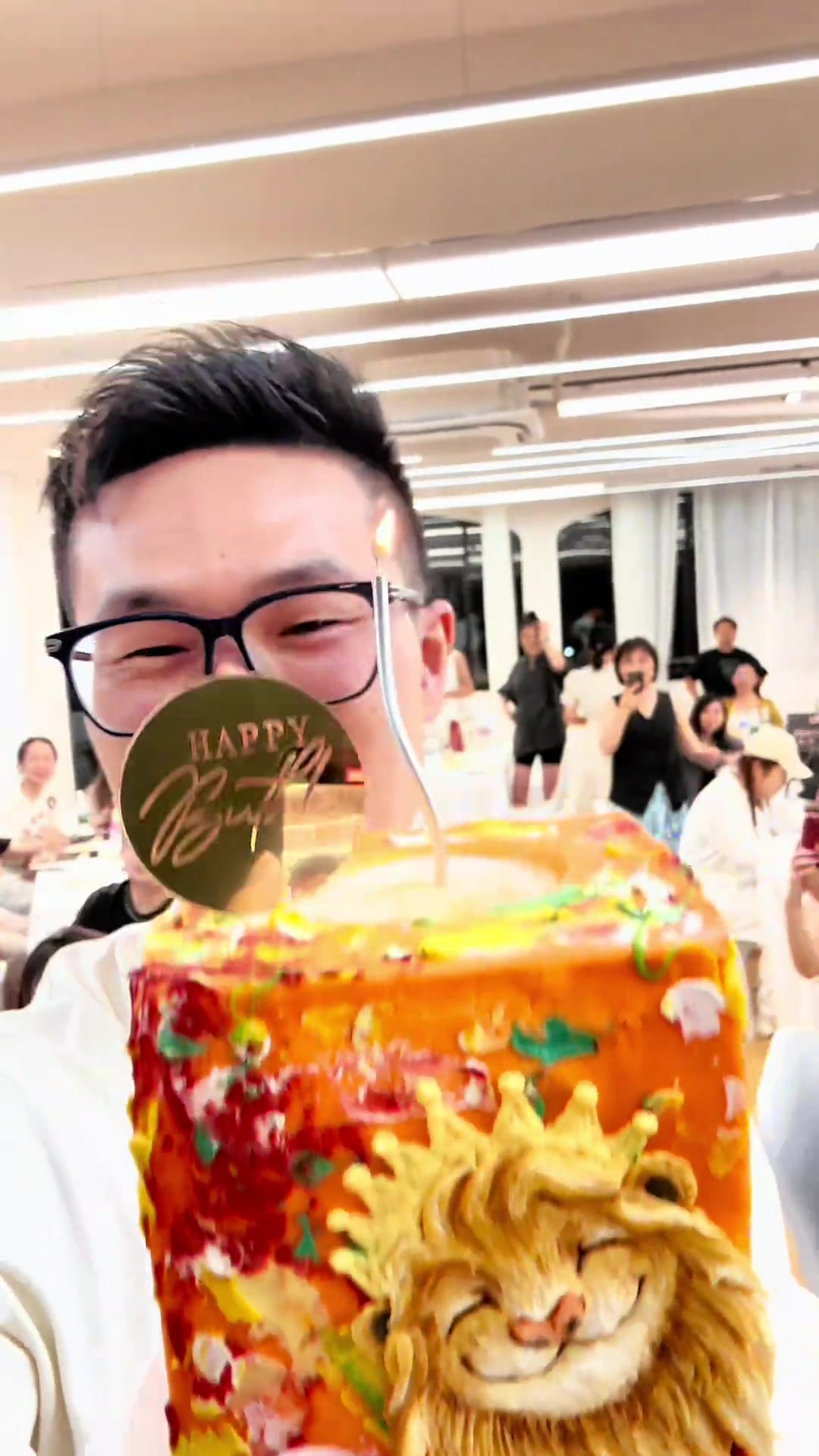 今年过的第八个生日油画狮子座蛋糕,太好看了吧!