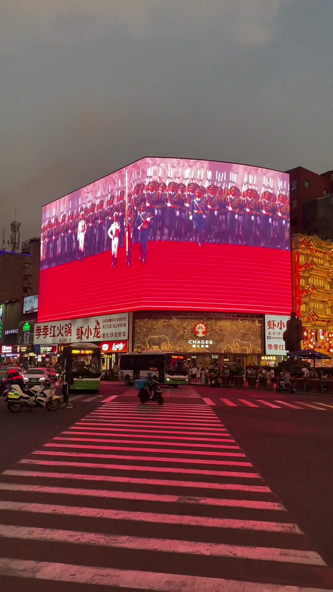 长沙的网红大屏超燃，太给力了，威武霸气
