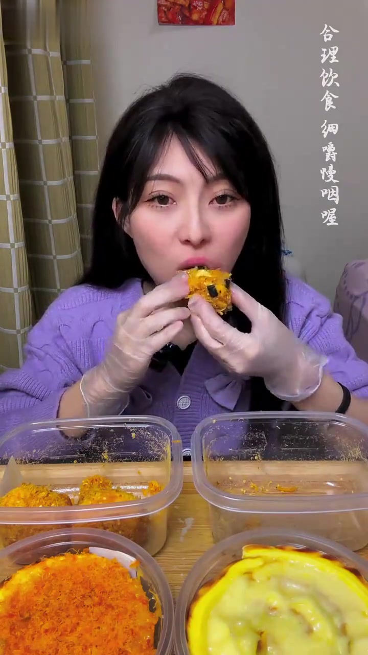 一人大口吃酱多多