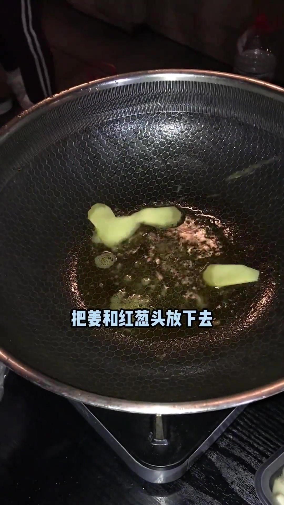 来咯,吃完饭咯,鸡煲蟹