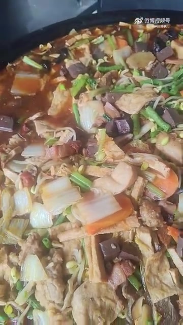 河南伊川:明珠大锅烩菜10元管饱  中午11:00-13:30供应,晚上肉包馍1.5/个,