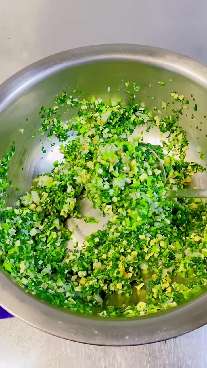 马兰头鲜虾春卷一口下去口感超丰富!