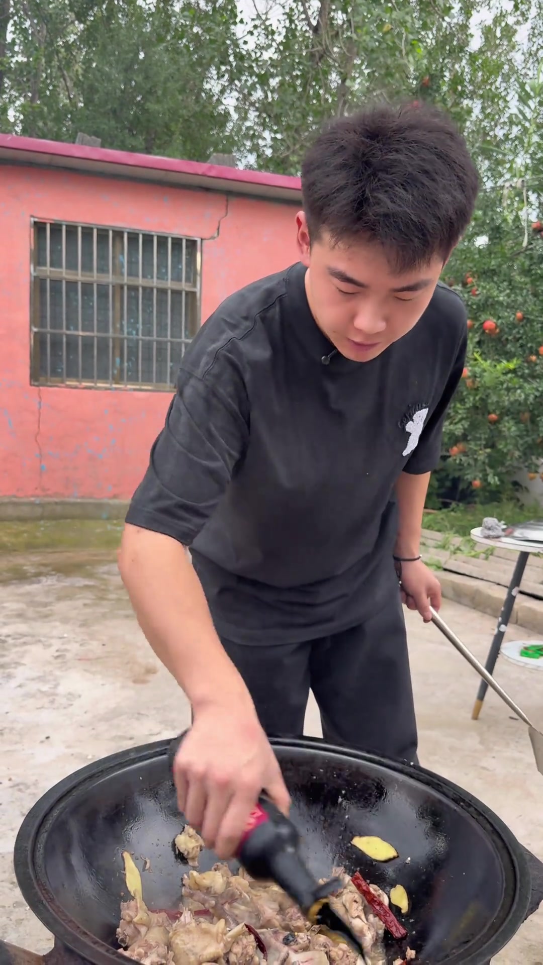 挑战每日复课做美食早装辣子鸡超香出锅