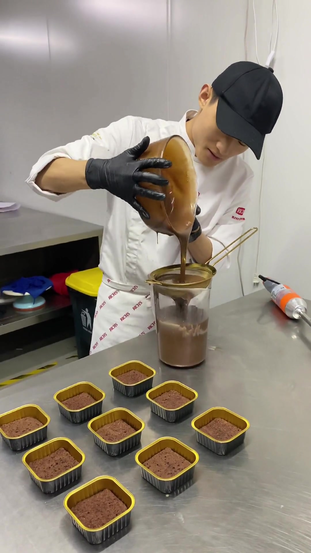 全网最详细的冰山熔岩巧克力蛋糕教学在这视频最后有惊喜哦