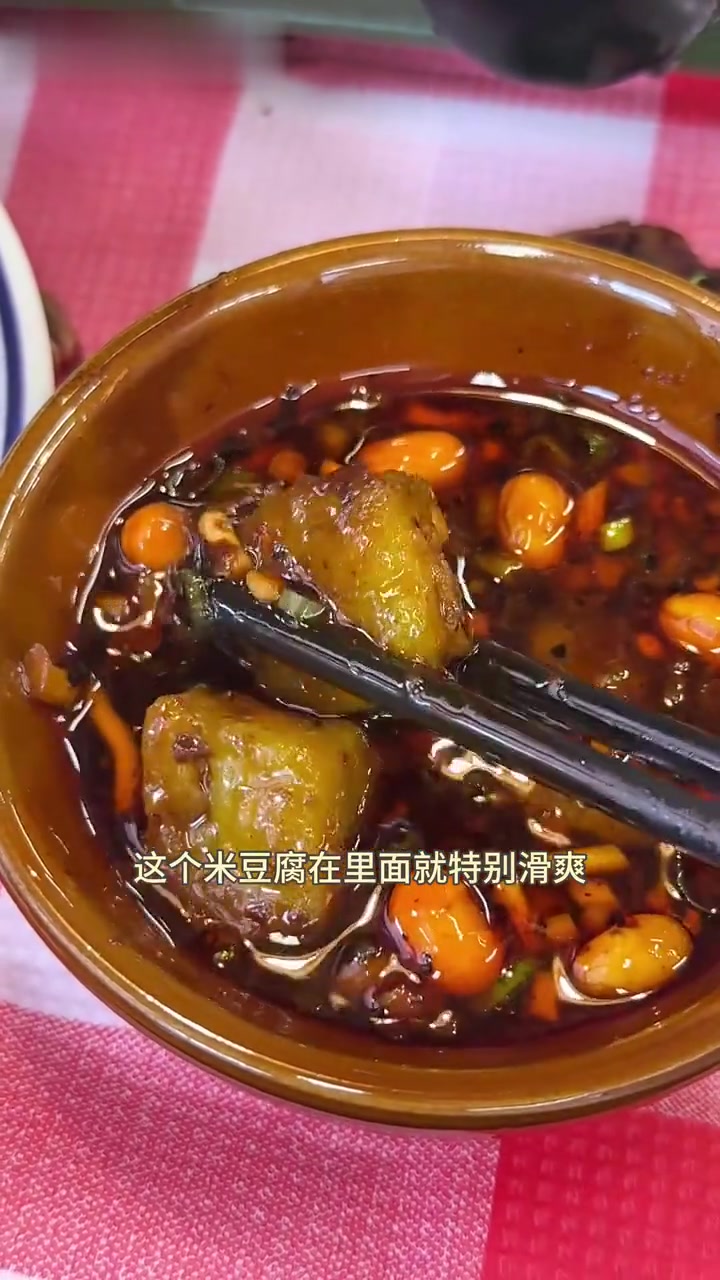 我承认我已经被贵州美食深深折服了!吃烙锅吃豆豉火锅吃土豆汉堡吃辣子鸡!