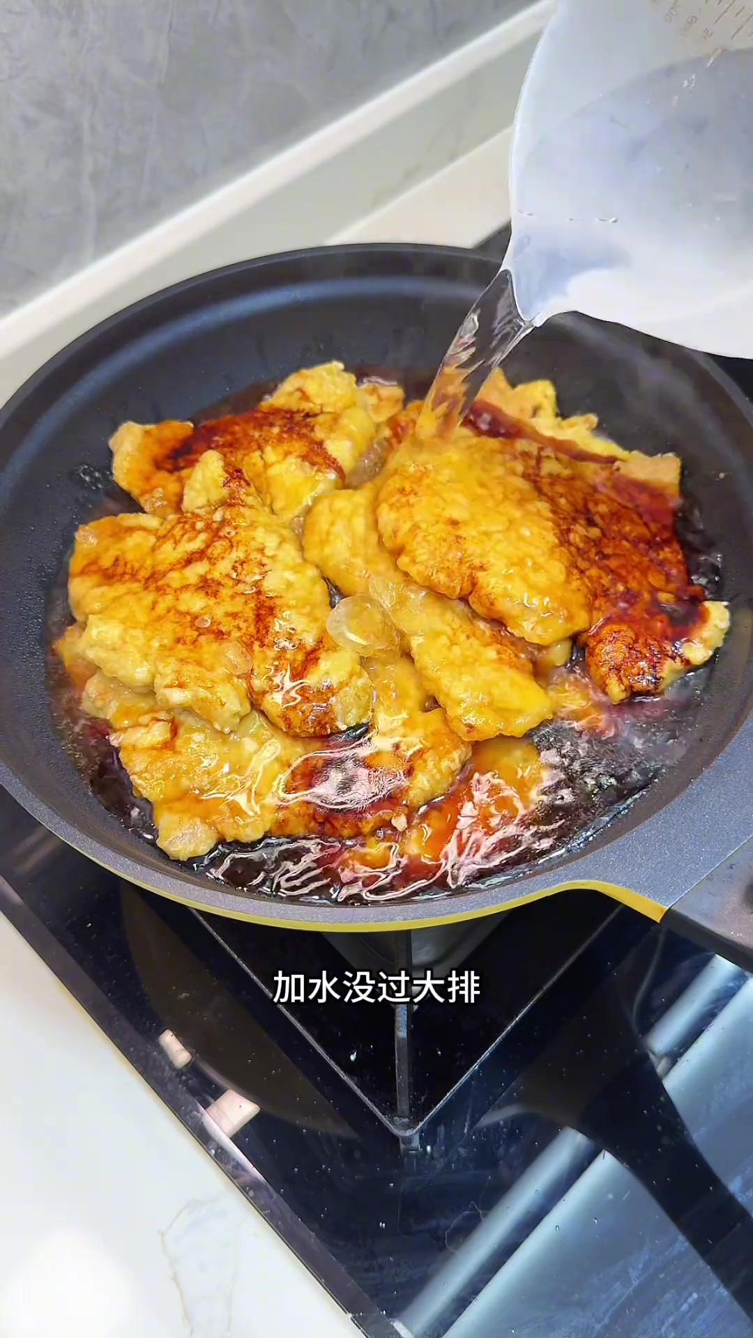 二年级小学生午餐：葱烧大排、清炖萝卜牛腱汤……